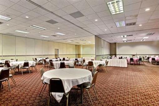 фото отеля Crookston Inn & Convention Center