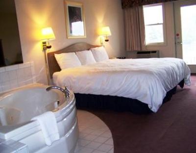 фото отеля Fleetwood Inn Suites