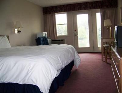 фото отеля Fleetwood Inn Suites