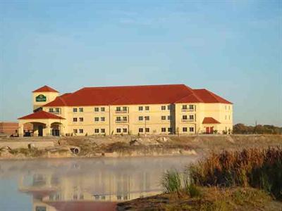фото отеля La Quinta Inn & Suites Gun Barrel City