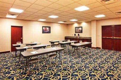 фото отеля Holiday Inn Express Hotel & Suites Midwest City