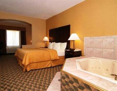 фото отеля Comfort Suites Near Stone Briar Mall