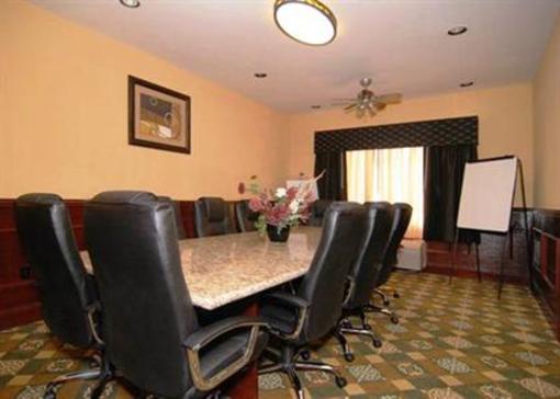 фото отеля Comfort Suites Near Stone Briar Mall