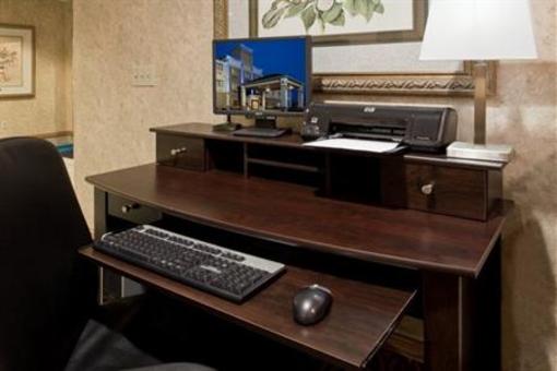 фото отеля Holiday Inn Express Howe
