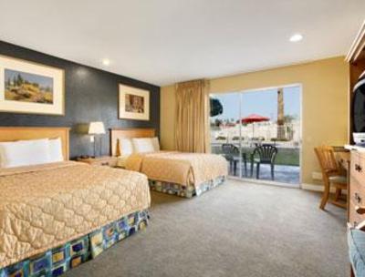 фото отеля Travelodge Hotel Cathedral City