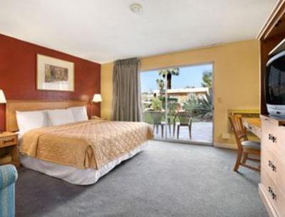 фото отеля Travelodge Hotel Cathedral City