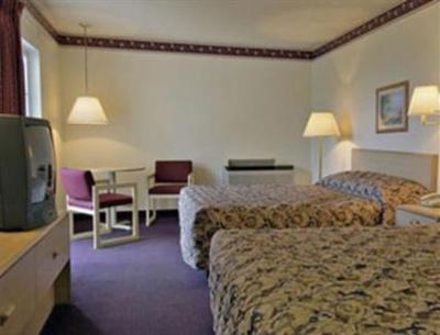 фото отеля Super 8 Motel Fiesta San Antonio