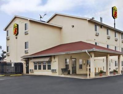 фото отеля Super 8 Motel Fiesta San Antonio