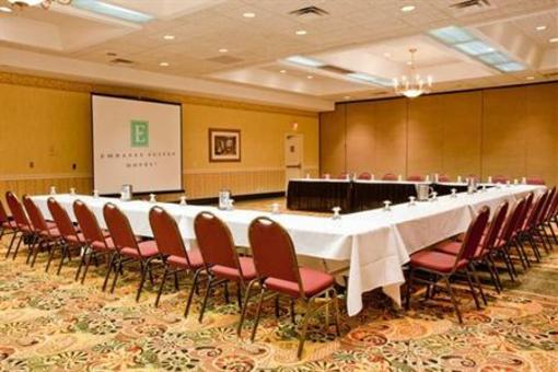 фото отеля Embassy Suites Hotel Detroit Livonia / Metro West