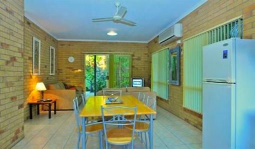 фото отеля Agnes Palms Beachside Apartments