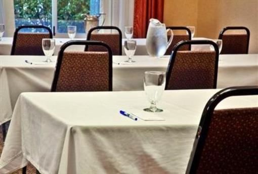 фото отеля Holiday Inn Express Newton