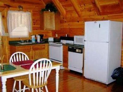 фото отеля Mountain Shadows Log Home Resort