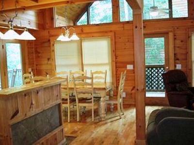 фото отеля Mountain Shadows Log Home Resort
