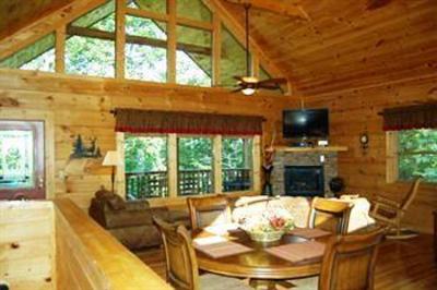 фото отеля Mountain Shadows Log Home Resort