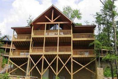фото отеля Mountain Shadows Log Home Resort