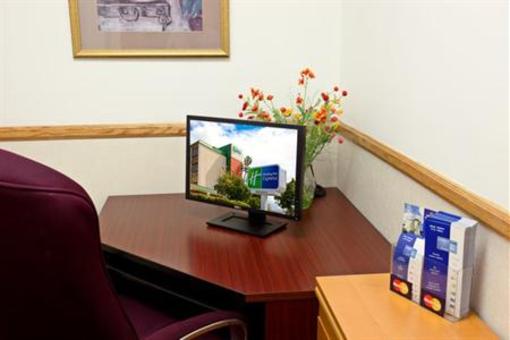 фото отеля Holiday Inn Express Van Nuys