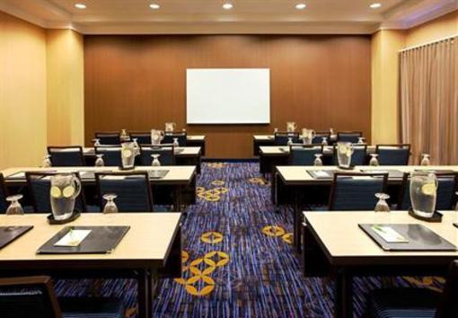 фото отеля Courtyard by Marriott Newark Silicon Valley