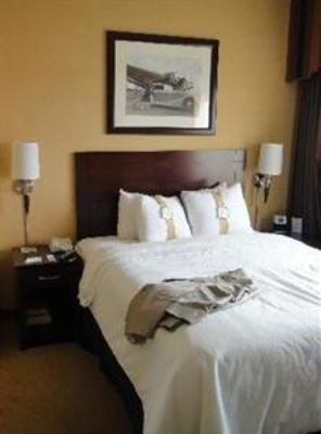 фото отеля Holiday Inn & Suites Chicago O'Hare Rosemont