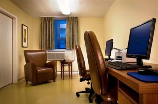 фото отеля Holiday Inn Express Montreal Centre-Ville