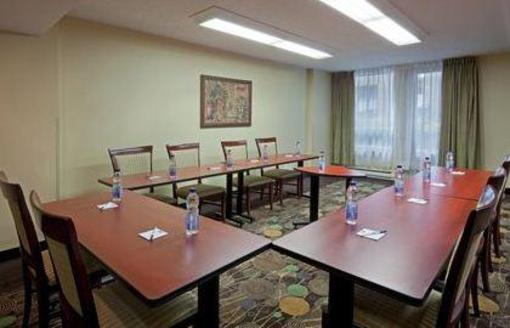 фото отеля Holiday Inn Express Montreal Centre-Ville