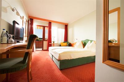фото отеля Hotel Vier Jahreszeiten Loipersdorf bei Furstenfeld