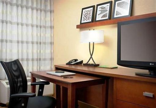 фото отеля Courtyard by Marriott Phoenix Camelback