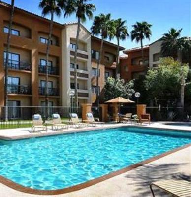 фото отеля Courtyard by Marriott Phoenix Camelback