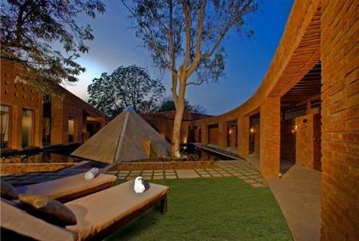 фото отеля The Westin Sohna Resort Gurgaon