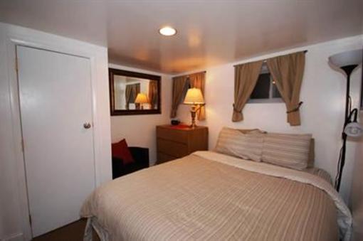 фото отеля Bed and Breakfast on U. Street