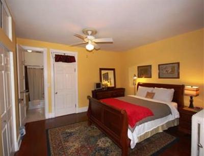 фото отеля Bed and Breakfast on U. Street