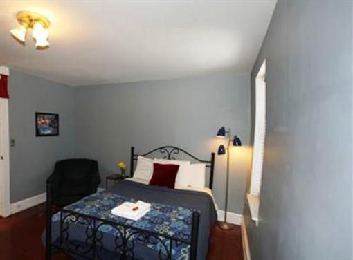 фото отеля Bed and Breakfast on U. Street