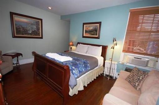 фото отеля Bed and Breakfast on U. Street