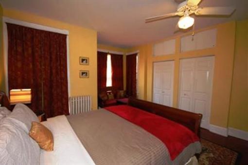 фото отеля Bed and Breakfast on U. Street