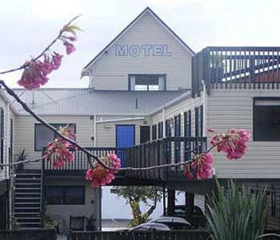 фото отеля Pohutu Lodge