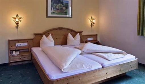 фото отеля Posthotel Strengen