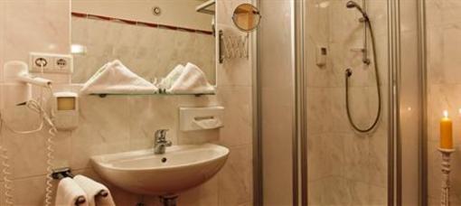 фото отеля Posthotel Strengen