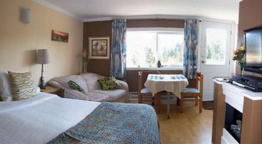 фото отеля Above the Inlet B&B and Vacation Rental