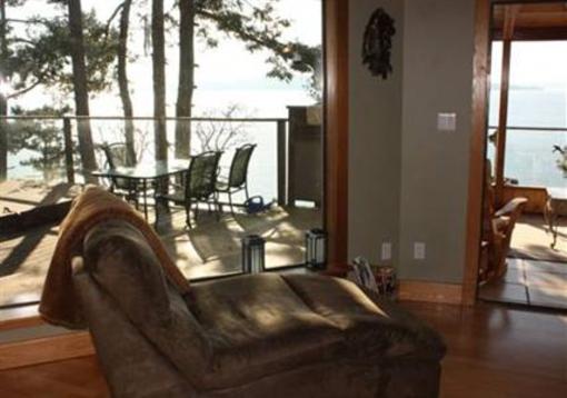фото отеля Schooner Way Pender Island Breakaway Vacations