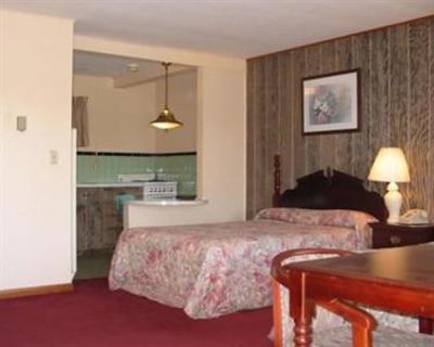 фото отеля Red Carpet Inn Massena