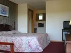 фото отеля Red Carpet Inn Massena