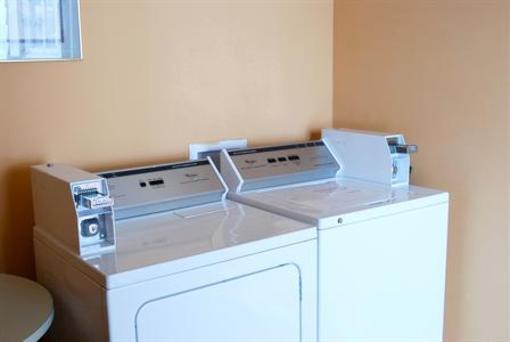 фото отеля Relax Inn Watertown