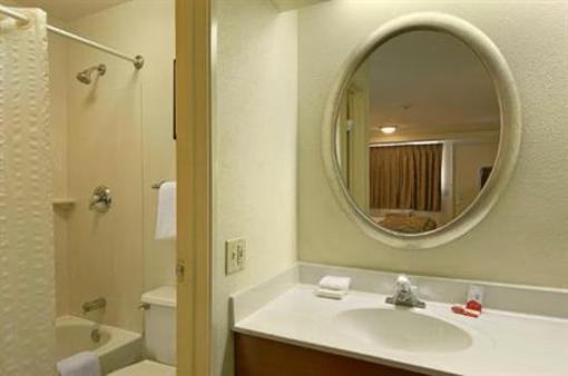 фото отеля Red Roof Inn Chicago Willowbrook