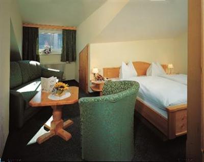 фото отеля Hotel Tirolerhof St. Georgen