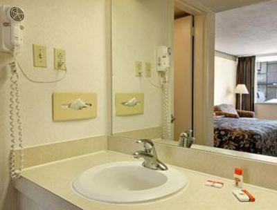 фото отеля Super 8 Camp Springs / Andrews AFB DC Area