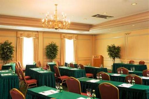 фото отеля Radisson Hotel and Suites Chelmsford Lowell