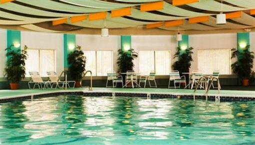 фото отеля Radisson Hotel and Suites Chelmsford Lowell