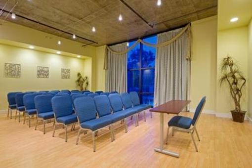 фото отеля Hotel Indigo Skyview Rahway