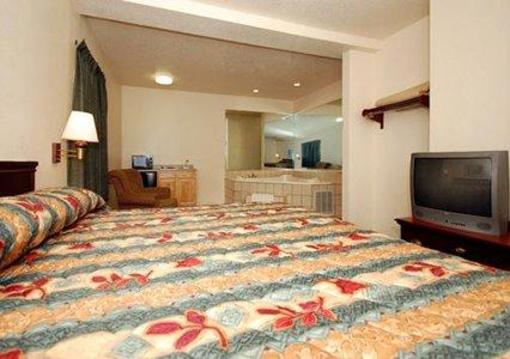 фото отеля Econo Lodge Inn & Suites Granite City