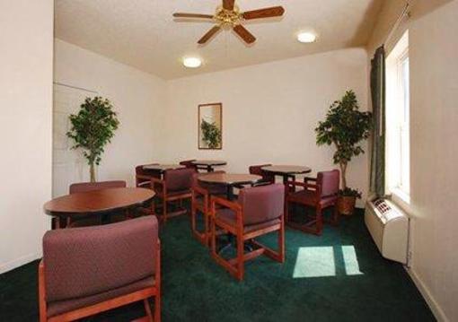 фото отеля Econo Lodge Inn & Suites Granite City