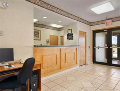 фото отеля Super 8 Motel Huntington (Indiana)
